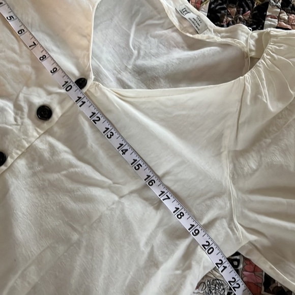 Zara Cream Linen Button Front Puff Sleeve Blouse - Picture 6 of 7